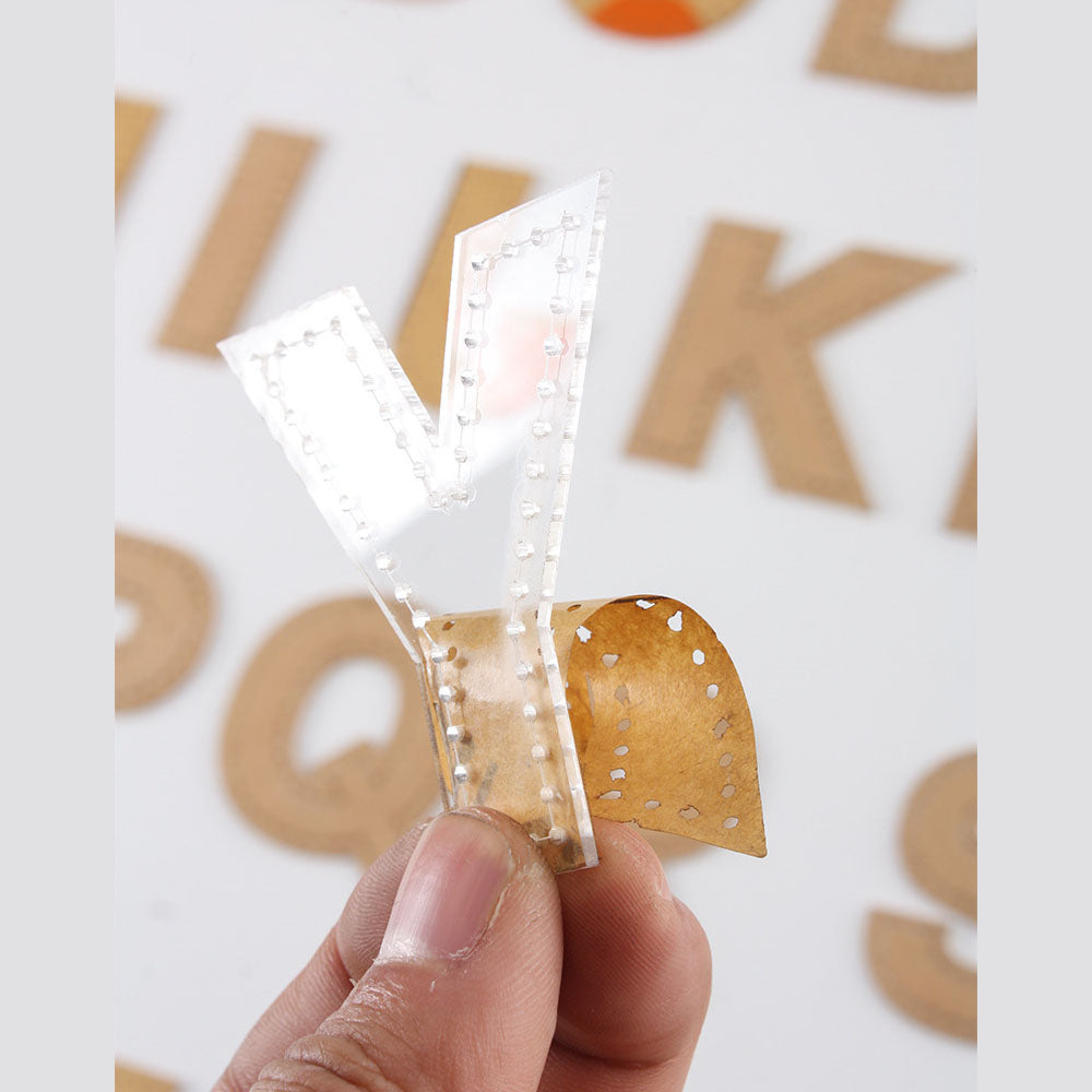 Lederhandwerk, 26 Alphabet-Buchstaben, Acryl-Schablone mit Nählöchern