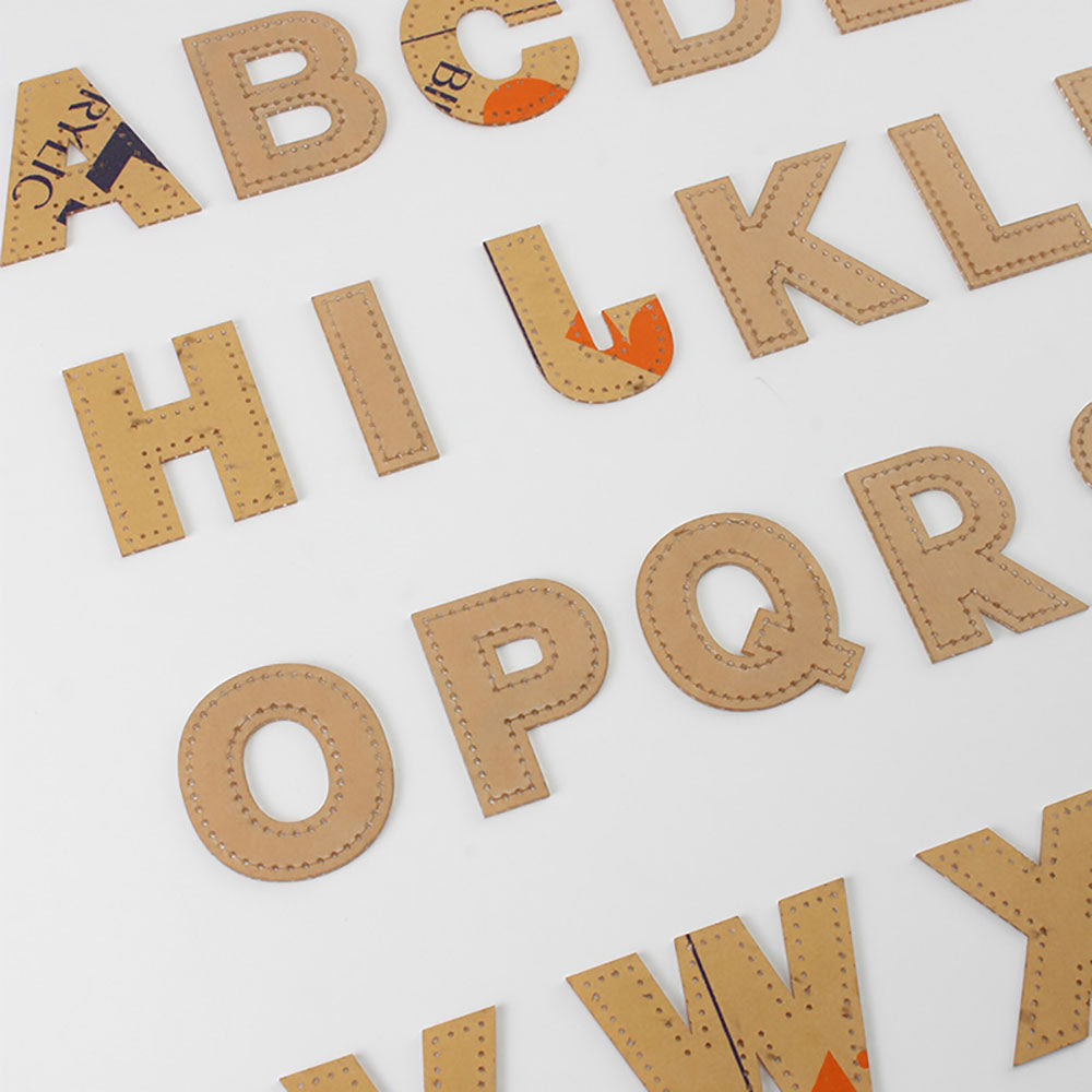 Lederhandwerk, 26 Alphabet-Buchstaben, Acryl-Schablone mit Nählöchern
